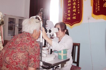 醫(yī)術(shù)精湛除病痛，醫(yī)德高尚暖人心 ——記張奶奶青光眼、白內(nèi)障康復(fù)出院