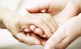 心系老人 撐起生命的暖陽(yáng) —記我院呼吸內(nèi)科暖心醫(yī)生高靖知